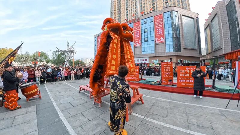 醒狮街头送福，这个元宵岳西太燃了